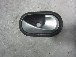 Foto de MANETA INTERIOR TRASERA DERECHA RENAULT SCENIC II (JM) 1.6 16V (113 CV / 83 KW) referencia 6200028486