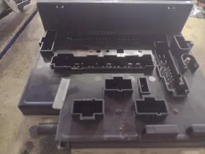 Foto de CAJA RELES / FUSIBLES FORD ESCORT BERL./TURNIER referencia WU37343 foto 3