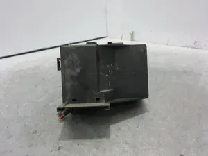 Foto de CAJA RELES / FUSIBLES OPEL ASTRA G BERLINA referencia 90560119 foto 5