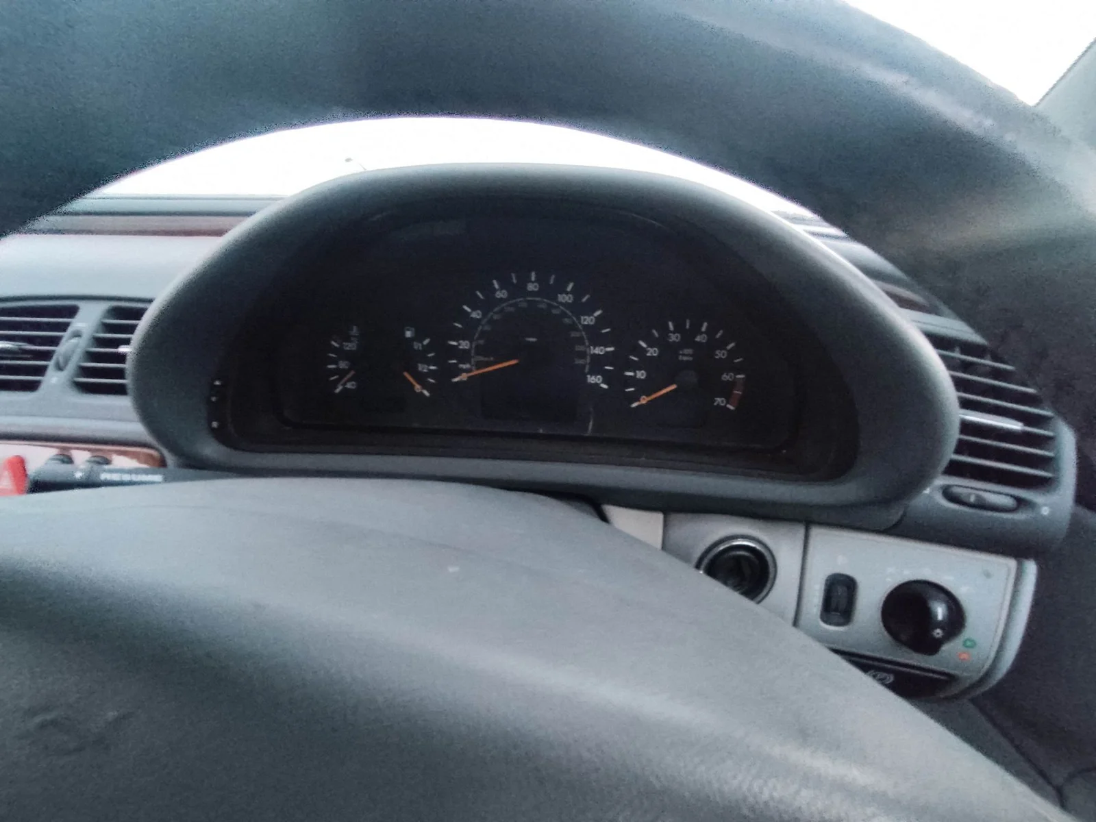 Foto de CUADRO INSTRUMENTOS MERCEDES-BENZ CLK (BM 208) CABRIO 3.2 V6 18V CAT (218 CV / 160 KW)