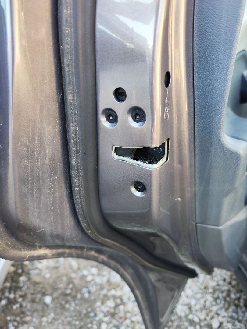 Foto de CERRADURA PUERTA TRASERA IZQUIERDA FORD C-MAX (CB7) 1.6 TDCi CAT (116 CV / 85 KW)