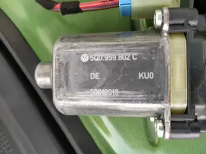 Foto de MOTOR ELEVALUNAS DELANTERO DERECHO PORSCHE MACAN (95BA) referencia 5Q0959802C foto 2