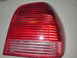 Foto de PILOTO TRASERO DERECHO VOLKSWAGEN POLO III BERLINA (6N2) 1.4 TDI (75 CV / 55 KW) referencia 964080
