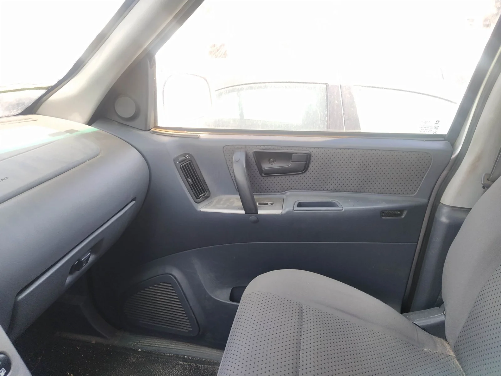 Foto de GUARNECIDO PUERTA DELANTERA DERECHA TATA SAFARI (1998) 3.0 TDI (114 CV / 84 KW) referencia 269972706355