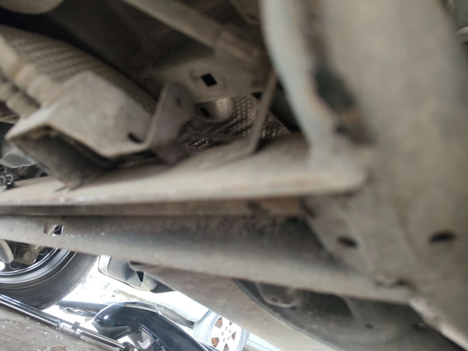 Foto de EJE TRASERO RENAULT CLIO III 1.5 dCi Diesel FAP (75 CV / 55 KW)