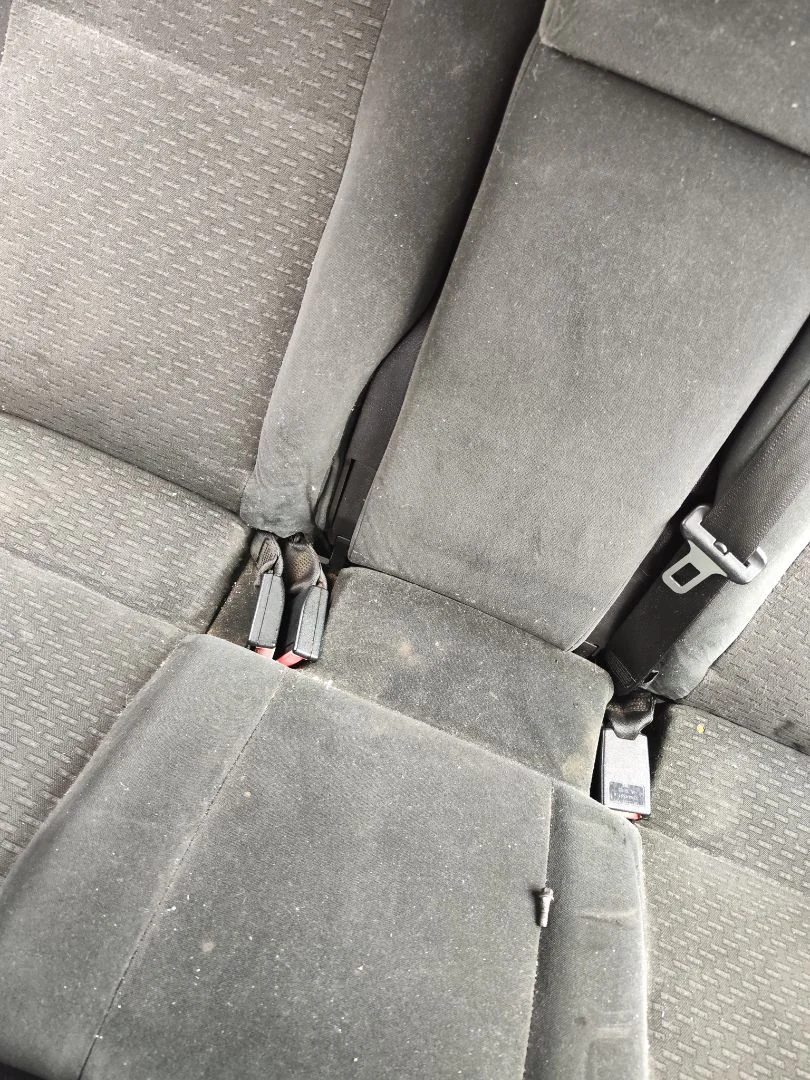 Foto de ENGANCHE CINTURON TRASERO CENTRAL OPEL ZAFIRA A 2.0 DTI (101 CV / 74 KW)