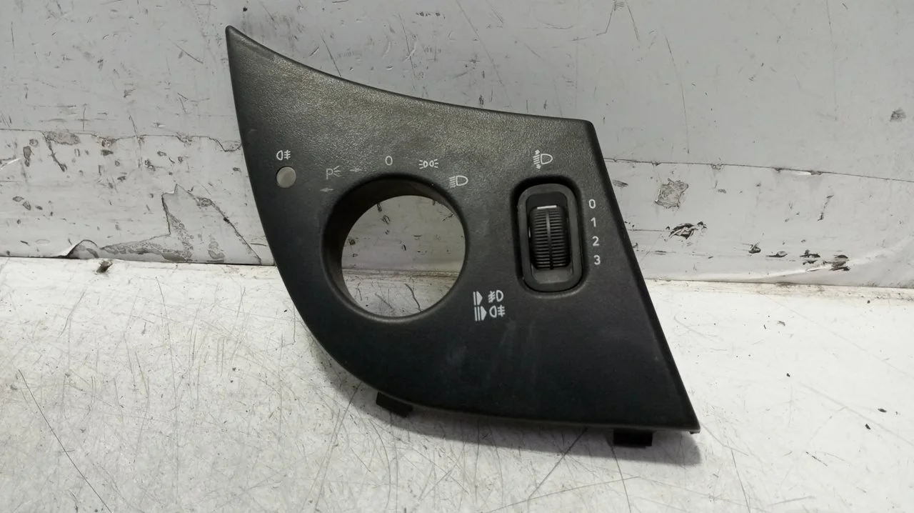 Foto de MANDO REGULACION FAROS MERCEDES-BENZ CLASE A (BM 168) 1.4 CAT (82 CV / 60 KW) referencia A1685450191