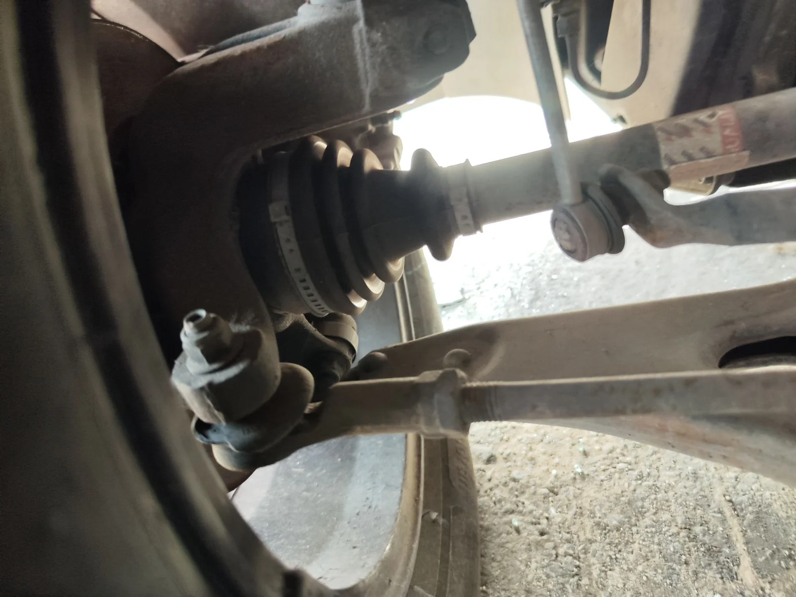 Foto de TRANSMISION DELANTERA IZQUIERDA FORD FOCUS BERLINA (CAK) 1.6 16V CAT (101 CV / 74 KW)