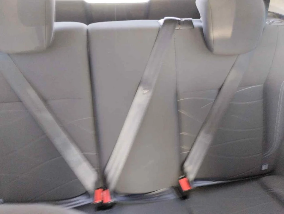 Foto de CINTURON SEGURIDAD TRASERO CENTRAL FORD FIESTA (CNN) 1.5 TDCi CAT (75 CV / 55 KW)