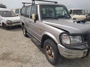 Foto de FARO DERECHO MITSUBISHI GALLOPER (HYUNDAI)(02.1998) 2.5 Turbodiesel (99 CV / 73 KW)