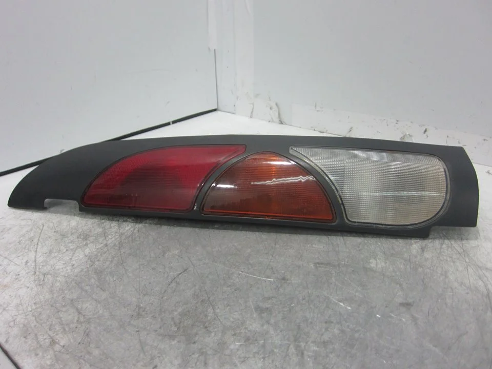 Foto de PILOTO TRASERO DERECHO RENAULT KANGOO I (F/KC0) 1.5 dCi Diesel (65 CV / 48 KW) referencia 7700308714