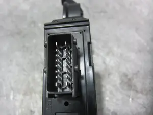 Foto de MOTOR ELEVALUNAS DELANTERO DERECHO PEUGEOT 307 (S1)(04.2001) 1.4 HDi (68 CV / 50 KW) referencia 9634457480 foto 5