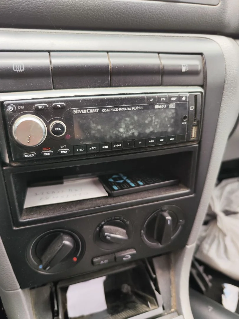 Foto de SISTEMA AUDIO / RADIO CD SKODA OCTAVIA BERLINA (1U2) 1.9 TDI (90 CV / 66 KW) referencia 1U0035156D