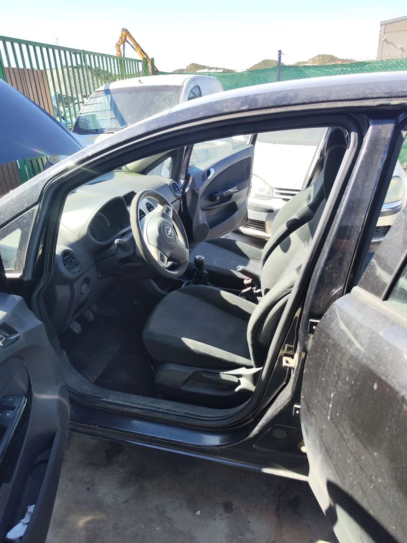Foto de GOMAS CONTORNO PUERTA OPEL CORSA D 1.2 16V CAT (Z 12 XEP / LB4) (80 CV / 59 KW)