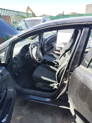 Foto de GOMAS CONTORNO PUERTA OPEL CORSA D 1.2 16V CAT (Z 12 XEP / LB4) (80 CV / 59 KW)