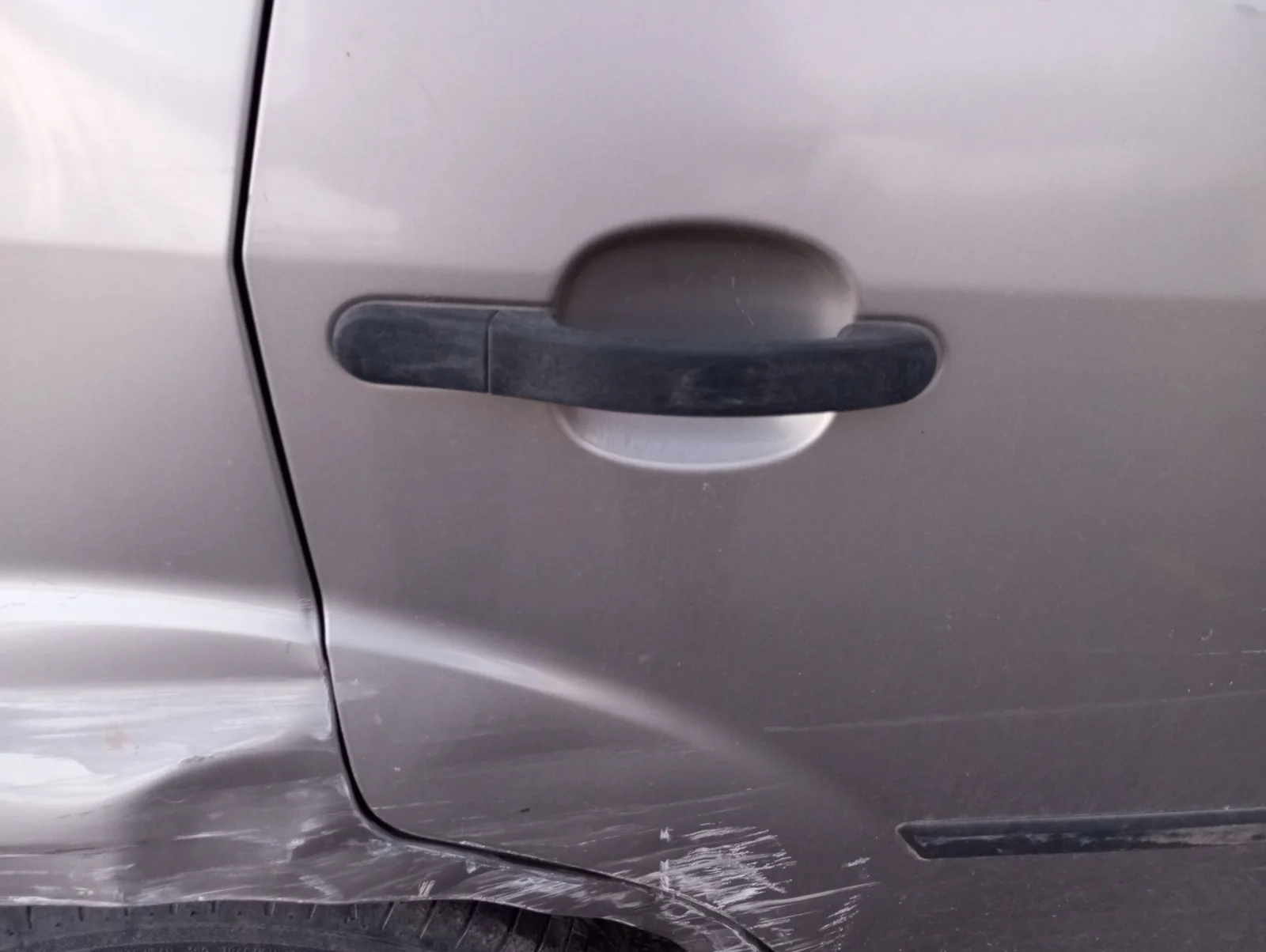 Foto de MANETA EXTERIOR TRASERA DERECHA FORD FIESTA (CBK) 1.4 TDCi CAT (68 CV / 50 KW) referencia 1521067