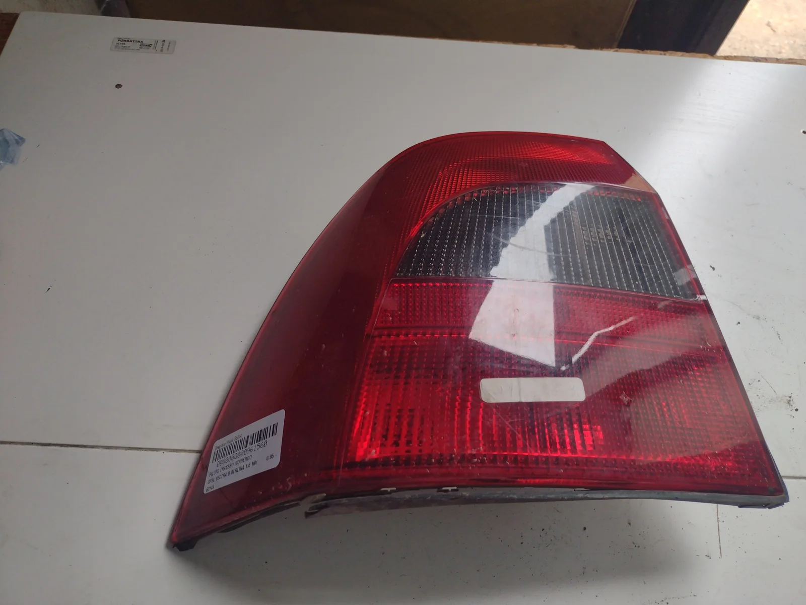 Foto de PILOTO TRASERO IZQUIERDO OPEL VECTRA B BERLINA referencia 62144