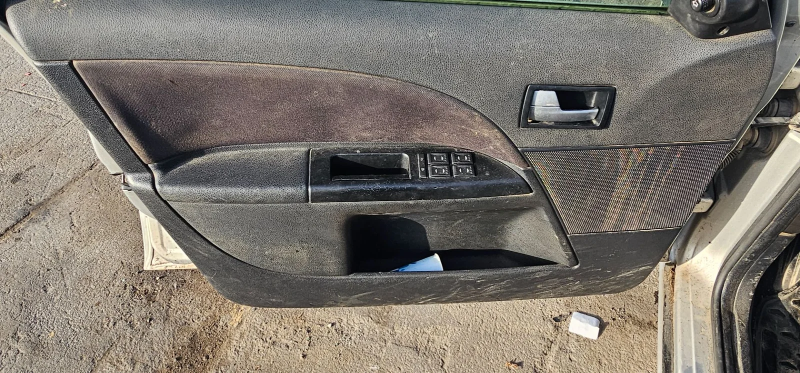 Foto de GUARNECIDO PUERTA DELANTERA IZQUIERDA FORD MONDEO BERLINA (GE) 2.0 16V DI TD CAT (116 CV / 85 KW) referencia 13028249
