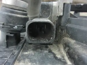 Foto de CAJA PRECALENTAMIENTO BMW SERIE 1 BERLINA 5P (F20) 2.0 Turbodiesel (116 CV / 85 KW) referencia 700001198216 foto 3