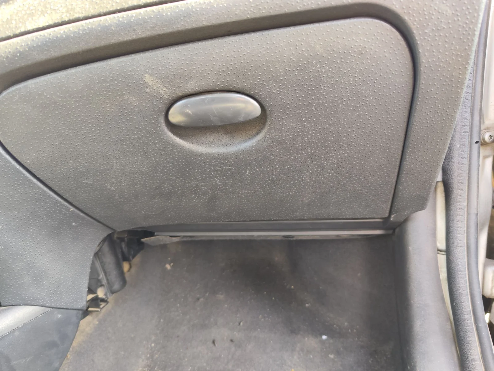 Foto de GUANTERA CITROEN C3 1.4 (73 CV / 54 KW)