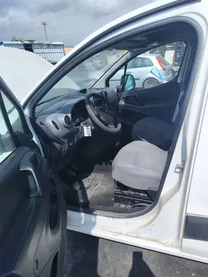 Foto de GOMAS CONTORNO PUERTA CITROEN BERLINGO FURGÓN 1.6 16V HDi FAP (90 CV / 66 KW)