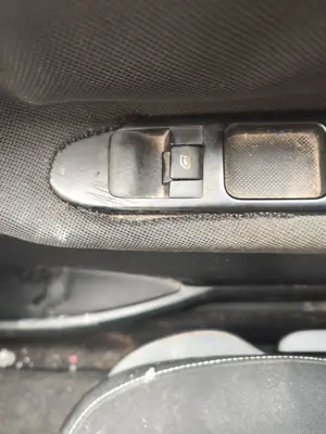 Foto de MANDO ELEVALUNAS DELANTERO DERECHO PEUGEOT 207 CC CABRIO-COUPÉ 1.6 16V (120 CV / 88 KW)