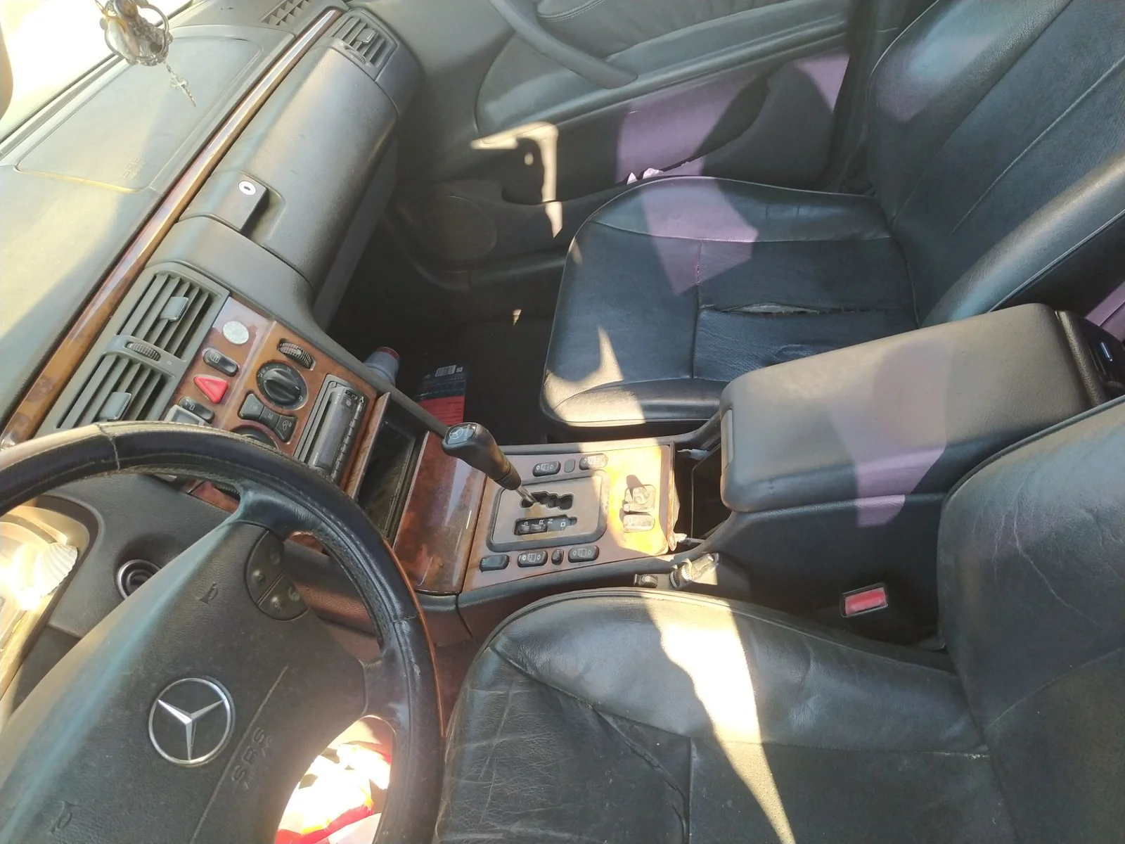 Foto de APOYABRAZOS CENTRAL MERCEDES-BENZ CLASE E (BM 210) BERLINA 2.7 CDI 20V CAT (170 CV / 125 KW) referencia A2109700430 FKZ