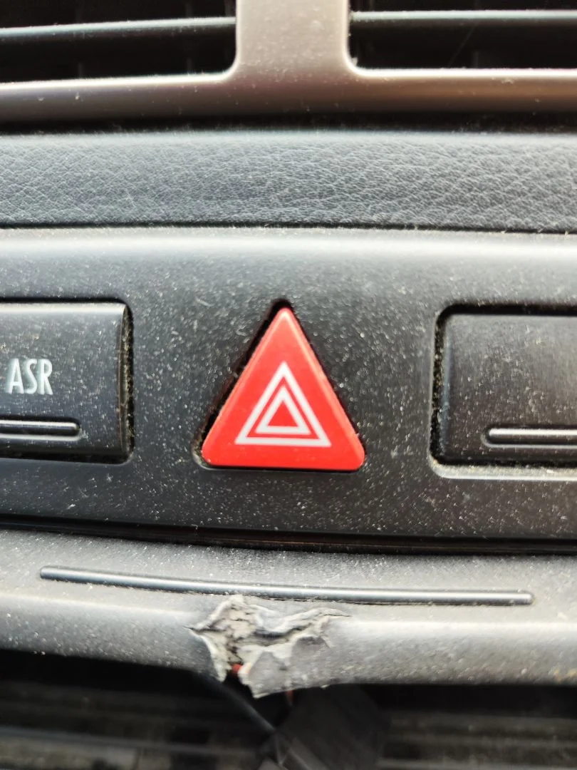 Foto de WARNING AUDI A6 BERLINA (4B2) 2.4 V6 30V (165 CV / 121 KW)