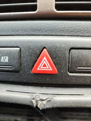 Foto de WARNING AUDI A6 BERLINA (4B2) 2.4 V6 30V (165 CV / 121 KW)