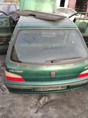 Foto de PORTON TRASERO PEUGEOT 106 (S2) 1.1  (60 CV / 44 KW)