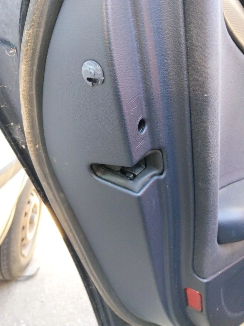 Foto de CERRADURA PUERTA TRASERA IZQUIERDA AUDI A4 BERLINA (8E) 1.9 TDI (131 CV / 96 KW) referencia 8E0839016C