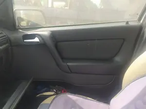 Foto de CERRADURA PUERTA DELANTERA DERECHA OPEL ASTRA G BERLINA 1.6 CAT (Z 16 SE / L55) (84 CV / 62 KW) referencia 24444012