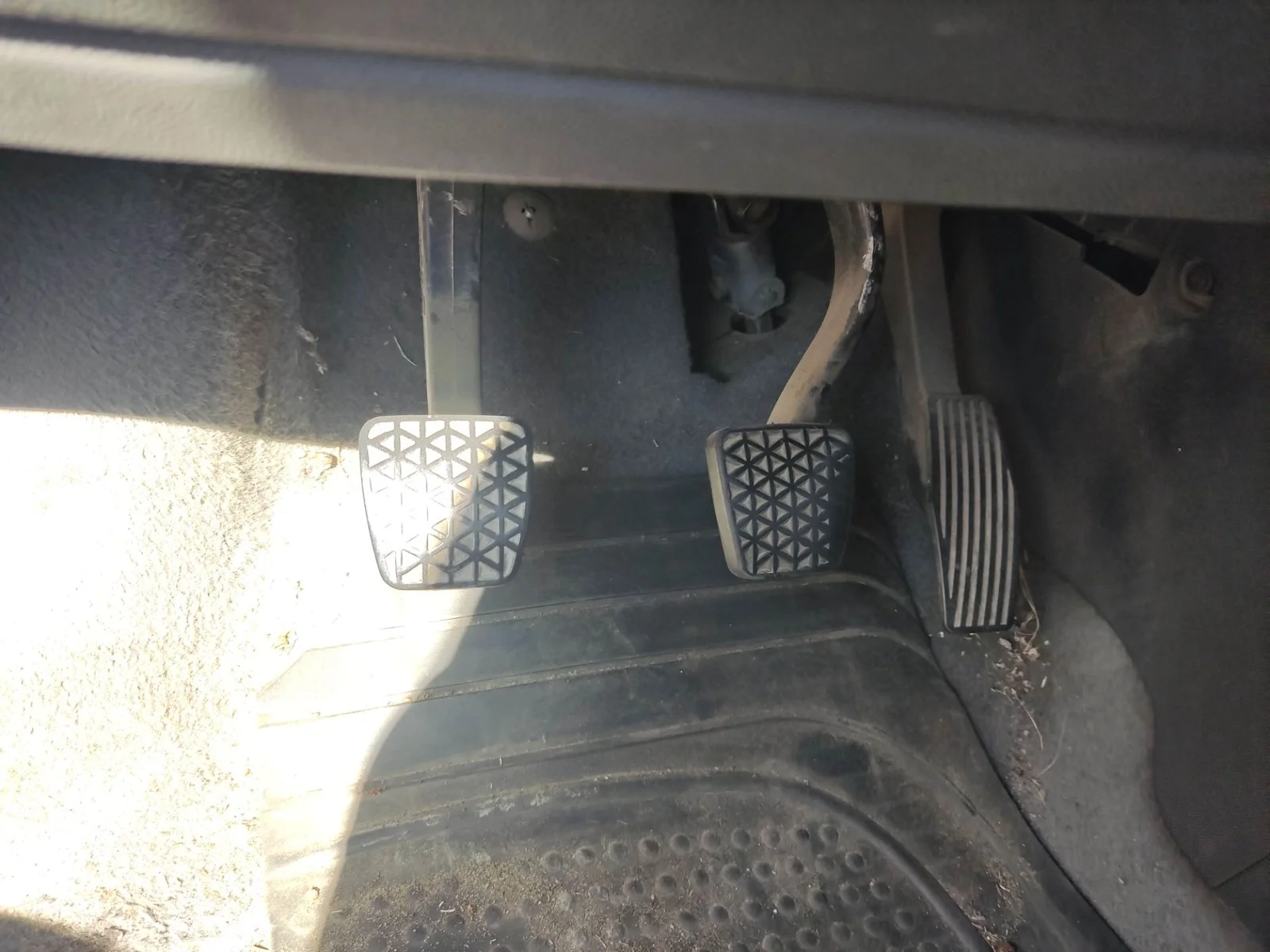 Foto de PEDAL FRENO OPEL COMBO (CORSA C) 1.7 16V DI CAT (Y 17 DTL / LK8) (65 CV / 48 KW)