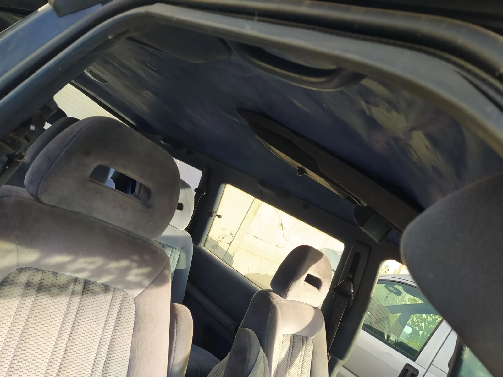 Foto de ASIDERO TECHO TRASERO IZQUIERDO CHRYSLER VOYAGER GS 2.5 Turbodiesel (116 CV / 85 KW)