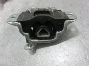 Foto de SOPORTE MOTOR IZQUIERDO FIAT 500L (330) 1.3 16V JTD CAT (84 CV / 62 KW) referencia 55702833 foto 4