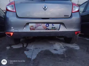 Foto de PARAGOLPES TRASERO RENAULT CLIO III 1.2 16V (75 CV / 55 KW)
