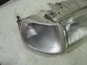 Foto de FARO DERECHO VOLKSWAGEN POLO III (6N1) 1.4 16V (101 CV / 74 KW) referencia 96249600 foto 8