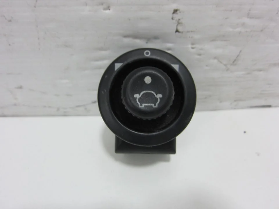 Foto de MANDO RETROVISOR FORD FOCUS BERLINA (CAK) 1.8 16V CAT (116 CV / 85 KW) referencia 93B617B676BB