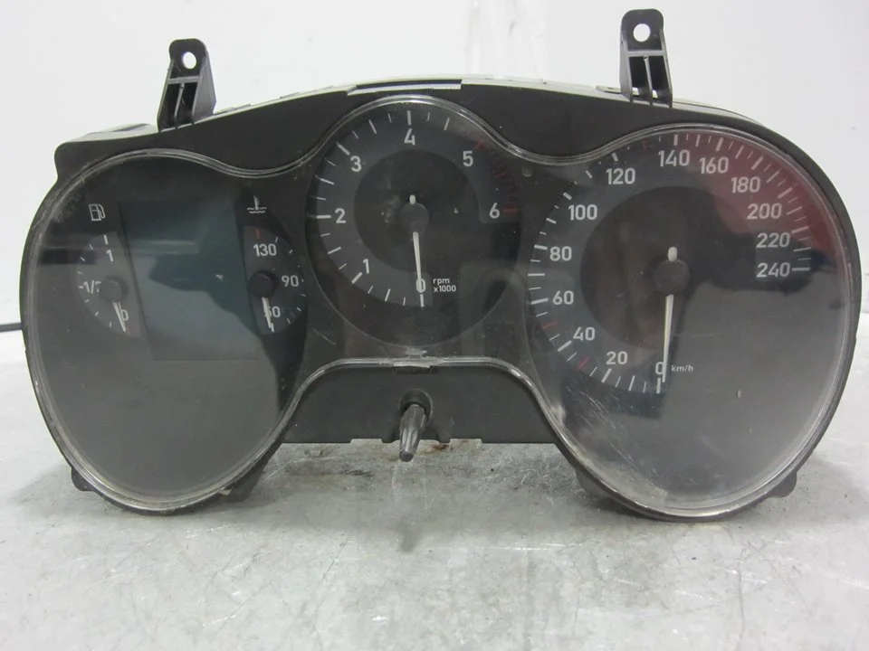 Foto de CUADRO INSTRUMENTOS SEAT LEON (1P1) 2.0 TDI (140 CV / 103 KW) referencia 110080370013