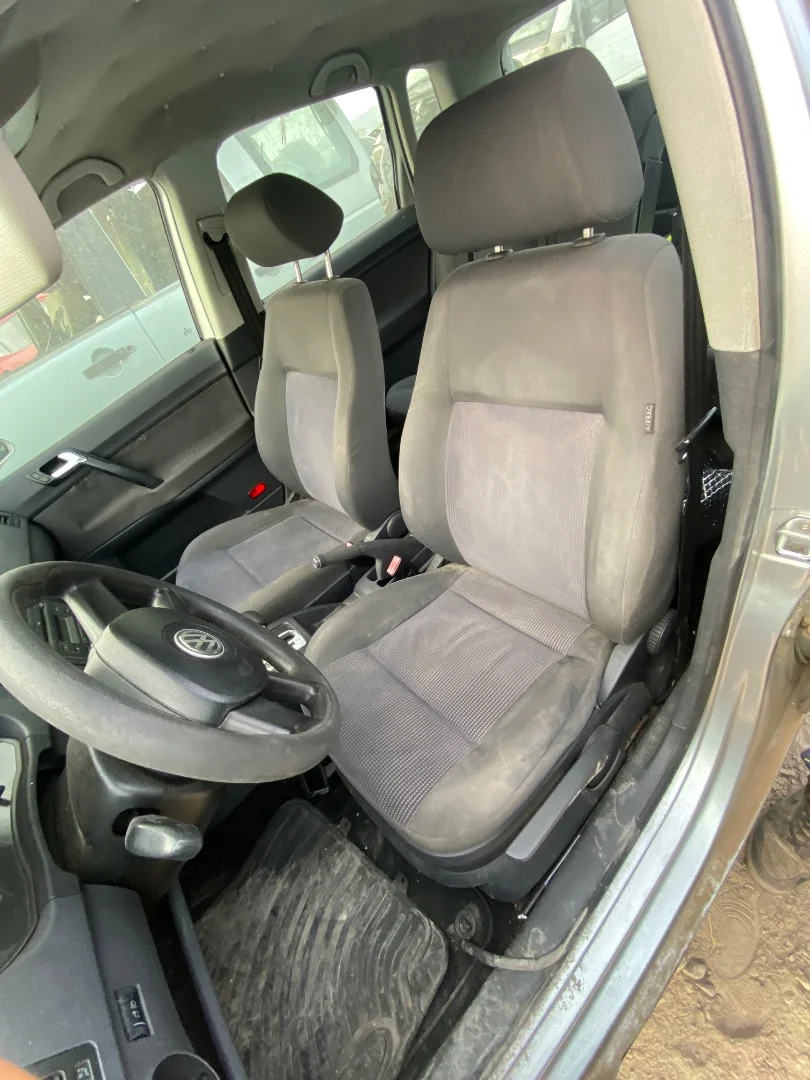 Foto de ASIENTO DELANTERO IZQUIERDO VOLKSWAGEN POLO IV (9N3) 1.4 FSI (86 CV / 63 KW)