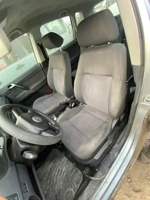 Foto de ASIENTO DELANTERO IZQUIERDO VOLKSWAGEN POLO IV (9N3) 1.4 FSI (86 CV / 63 KW)