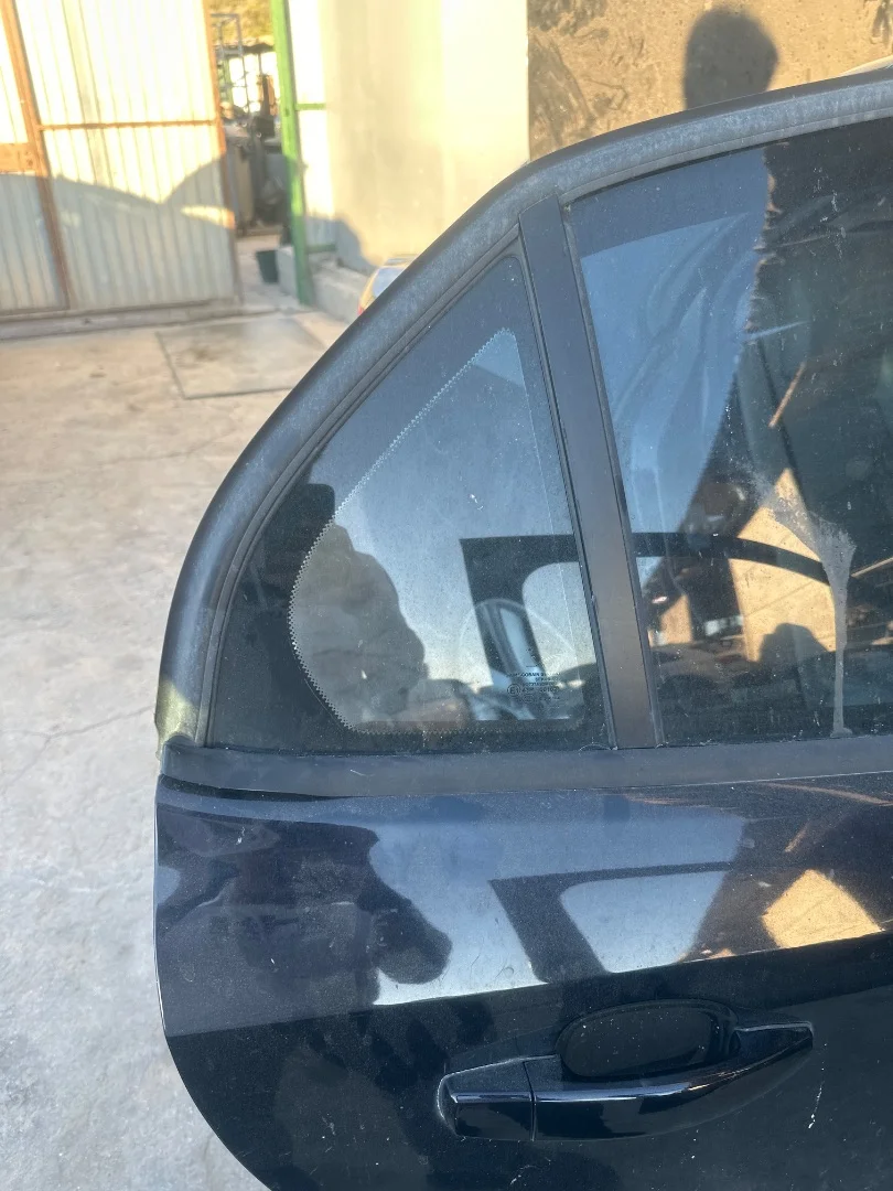Foto de LUNA CUSTODIA TRASERA DERECHA SAAB 9-3 BERLINA 1.9 TiD CAT (150 CV / 110 KW)