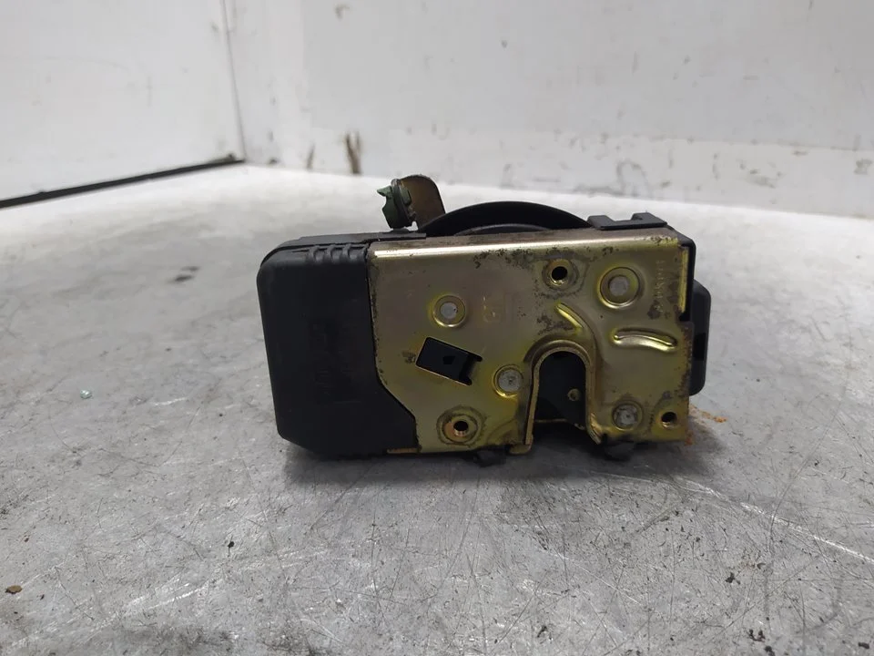 Foto de CERRADURA PUERTA DELANTERA DERECHA OPEL ZAFIRA A 1.8 16V CAT (116 CV / 85 KW) referencia 90561154