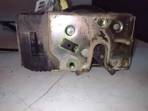 Foto de CERRADURA PUERTA DELANTERA DERECHA OPEL ASTRA G BERLINA 1.7 16V DTI CAT (Y 17 DT / LR6) (75 CV / 55 KW) referencia 90561154 foto 3