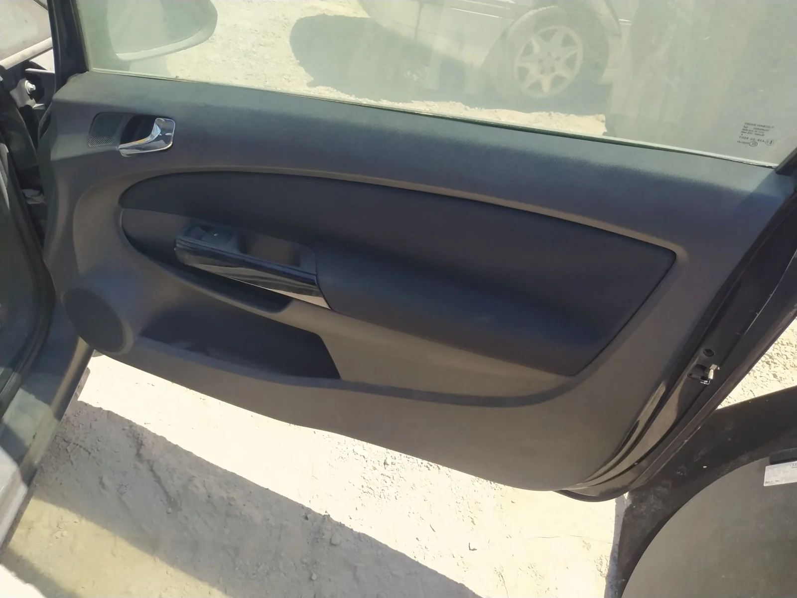 Foto de CERRADURA PUERTA DELANTERA DERECHA OPEL CORSA D 1.2 16V CAT (Z 12 XEP / LB4) (80 CV / 59 KW) referencia 13258274