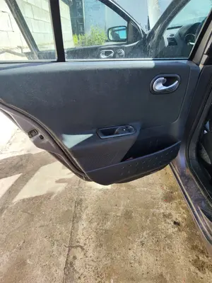 Foto de GUARNECIDO PUERTA TRASERA IZQUIERDA RENAULT MEGANE II BERLINA 5P 1.5 dCi Diesel (101 CV / 74 KW) referencia 7701055460