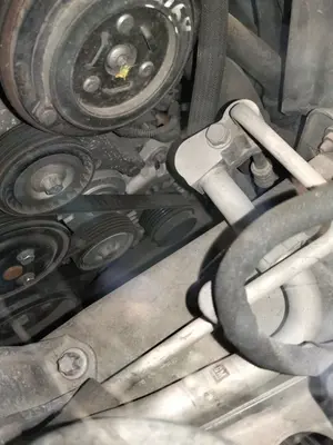 Foto de ALTERNADOR OPEL MERIVA B