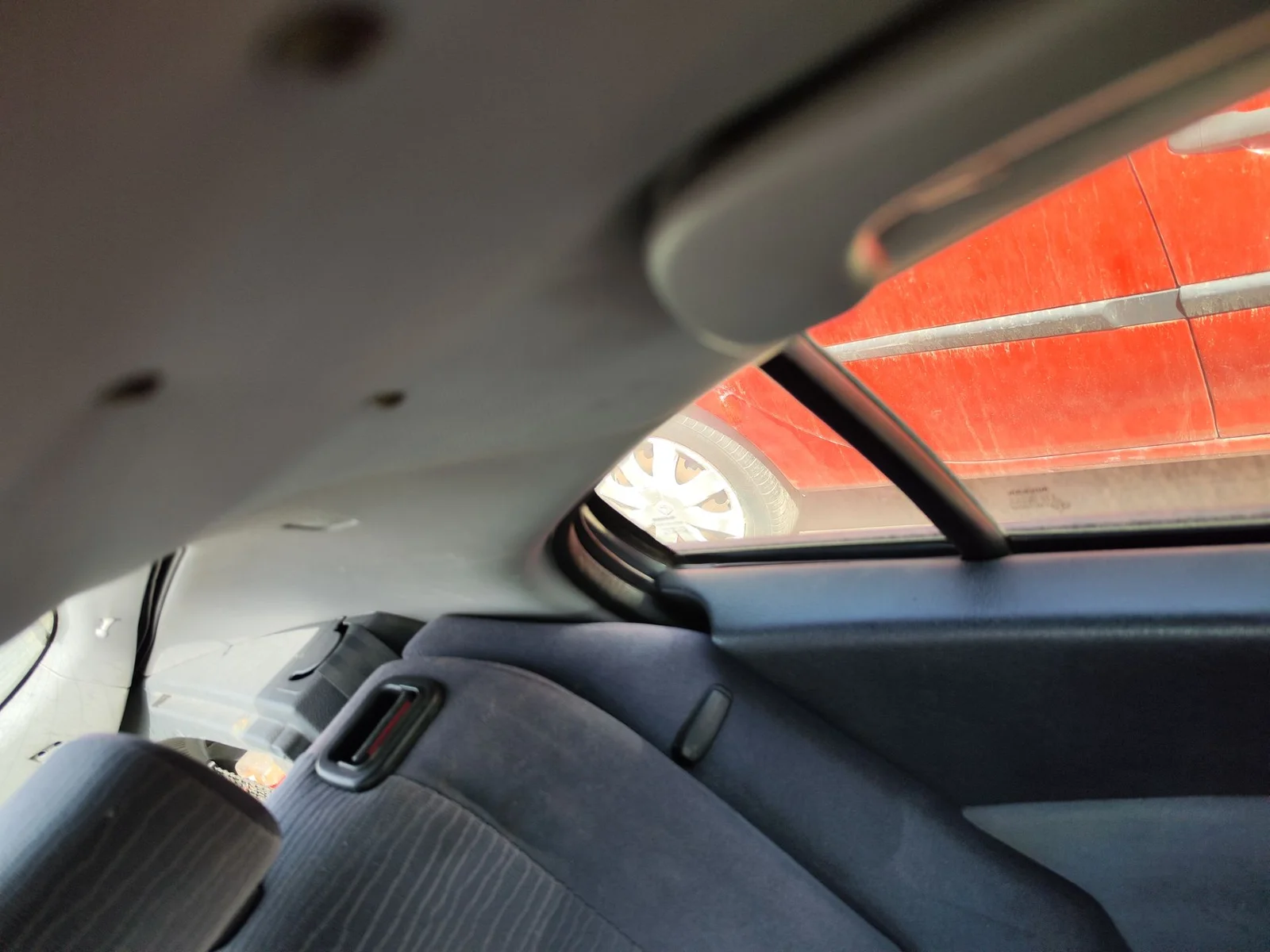 Foto de CINTURON SEGURIDAD TRASERO IZQUIERDO NISSAN PRIMERA BERLINA (P12) 1.9 16V Turbodiesel CAT (120 CV / 88 KW)