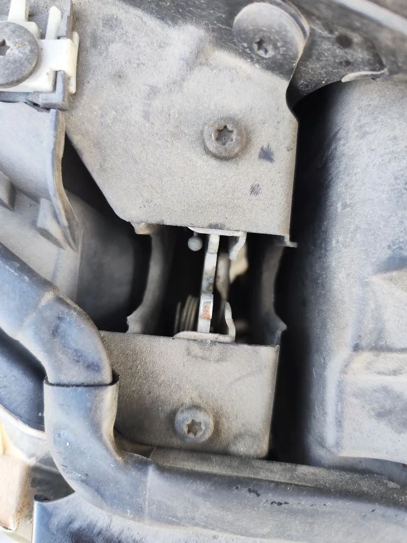 Foto de CERRADURA CAPO BMW SERIE 3 BERLINA (E90) 2.0 16V Diesel (163 CV / 120 KW)