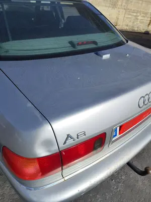 Foto de PORTON TRASERO AUDI A8 (D2) 4.2 V8 40V (310 CV / 228 KW) foto 2